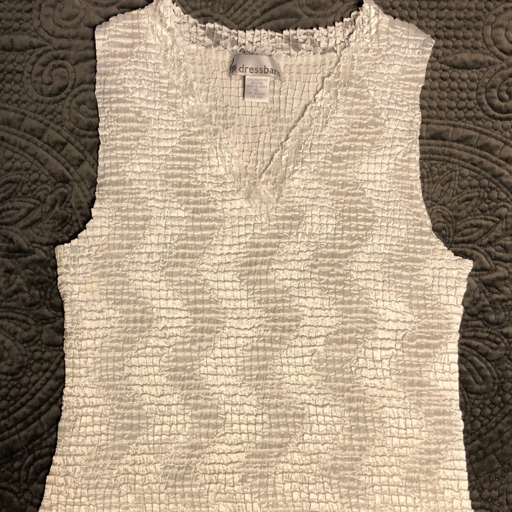 Dressbarn Shell! Form fitting and STRETCHY!
